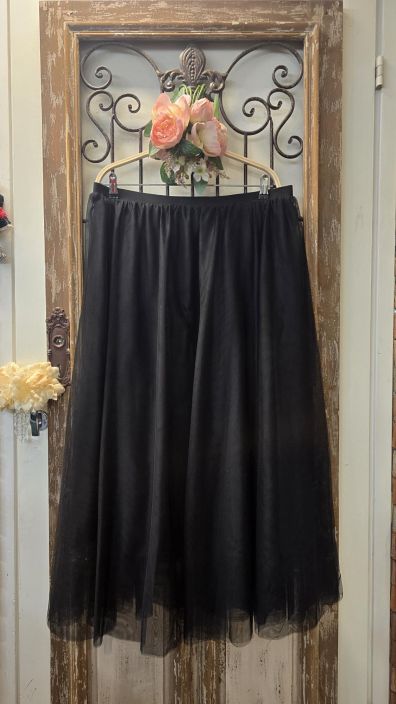 QNUZ tyllihame Musta todella mukavaa ja pehmeaa tyllia resorivyotarolla QNUZ malliston ihana tyllihame joka sopii