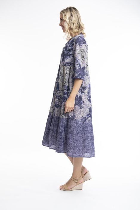 Orientique mekko 71416 Hersin Upea mekko naisellisella kauluksella jossa koristenauhat. Hihat ovat koristeltu romanttisella
