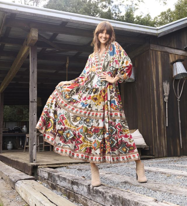 Escape mekko 31073 Chateau Eza värikäs kuosi näyttävä maxi malli koristeilla tuotekuva 1 Escape mekko 31073 Chateau Eza värikäs kuosi näyttävä maxi malli koristeilla tuotekuva 1