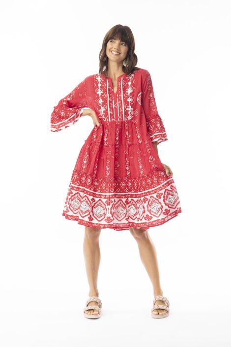 Escape mekko lyhyempi 40148 Carla Red kiiltavat peilimaiset yksityiskohdat Lyhyempi Carla-mekko jossa on lyhyempi istuvuus Escape mekko lyhyempi 40148 Carla Red kiiltavat peilimaiset yksityiskohdat Lyhyempi Carla-mekko jossa on lyhyempi istuvuus