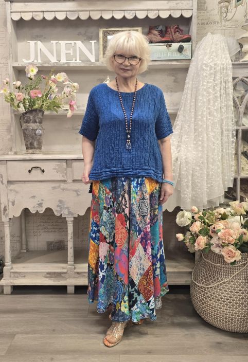 Grizas paita 52730 Sininen tyylikas takaa pidempi malli pehmeasta silkki/pellavasta Pehmeasta, malliston klassisesta silkin Grizas paita 52730 Sininen tyylikas takaa pidempi malli pehmeasta silkki/pellavasta Pehmeasta, malliston klassisesta silkin