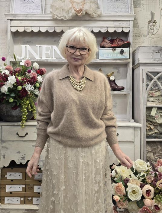 Meimeij villaneule M6IZ53 Maglia Tyylikas beige Ihana lammin villaneule laadukkaasta Meimeij mallistosta! Mallissa on Meimeij villaneule M6IZ53 Maglia Tyylikas beige Ihana lammin villaneule laadukkaasta Meimeij mallistosta! Mallissa on