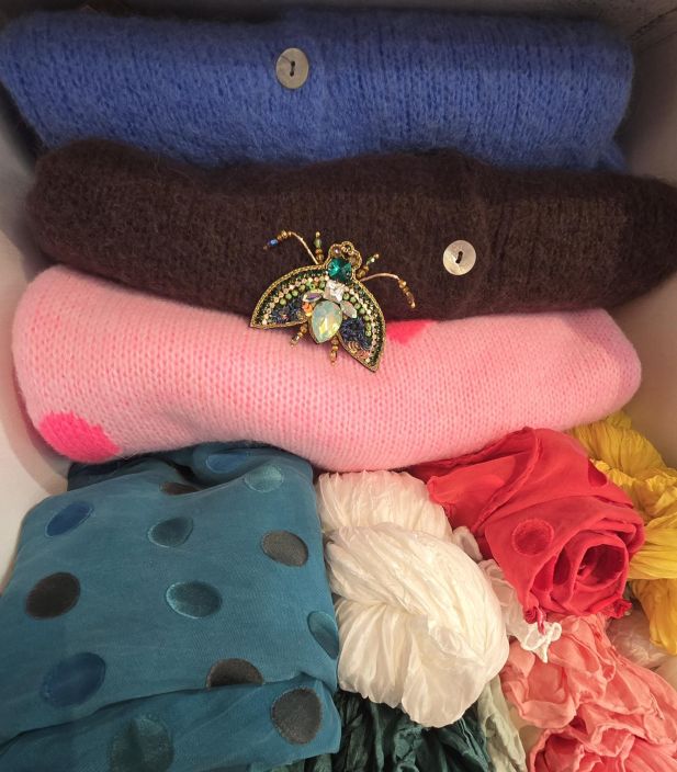 Erfurt koriste ötökkä hakaneulalla, käsityötä Vaalea jalokivi kuoriainen siivillä tuotekuva 3