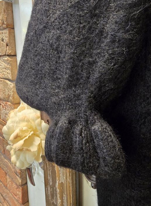 Marta du Château pörröinen neulejakku 2413 Ajaton tyylikäs musta todella mukava pörröneule tuotekuva 1 Marta du Château pörröinen neulejakku 2413 Ajaton tyylikäs musta todella mukava pörröneule tuotekuva 1