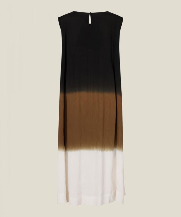 MASAI mekko Olena (Bronze brown) Kontrasti tekee asusta kiinnostavan, ja tassa mekossa sita riittaa! 3 kaunista varia luovat