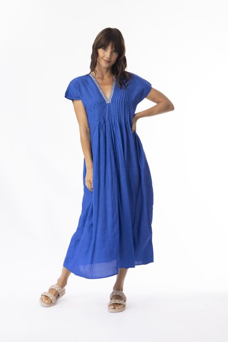 Escape mekko 51903 Lux Ibiza blue kaunis sininen ihanan tilava ja mukava mekko hiuslaskoksilla Juhlava ja todella mukava Escape mekko 51903 Lux Ibiza blue kaunis sininen ihanan tilava ja mukava mekko hiuslaskoksilla Juhlava ja todella mukava