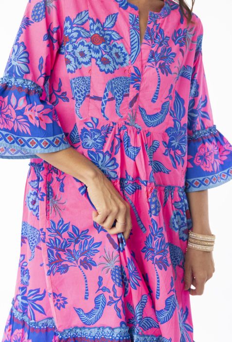 Escape mekko 10053 Lidia kaunis trooppinen kuosi kiinnostavissa pinkin ja sinisen sävyissä tuotekuva 3 Escape mekko 10053 Lidia kaunis trooppinen kuosi kiinnostavissa pinkin ja sinisen sävyissä tuotekuva 3