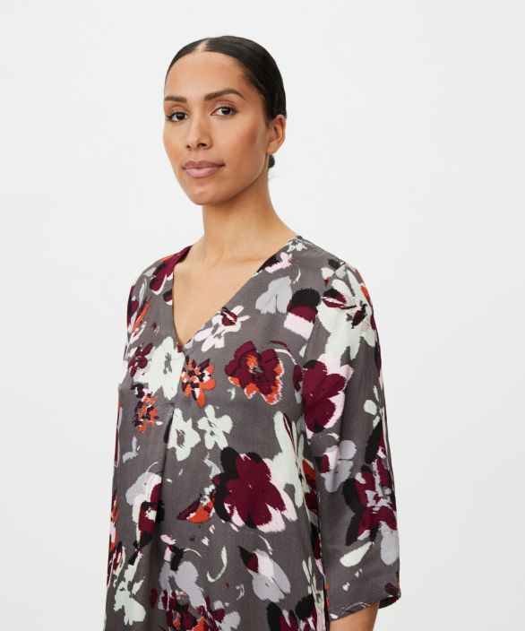 MASAI mekko Nodetta Fig syksyinen kukkakuosi viskoosissa tuotekuva 2 MASAI mekko Nodetta Fig syksyinen kukkakuosi viskoosissa tuotekuva 2