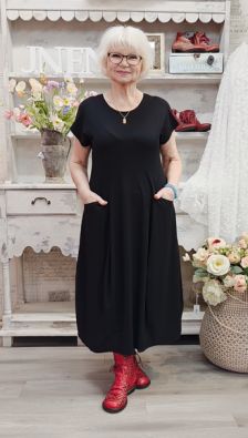 NOEN mekko 88634 Musta mukava ja tyylikäs trikoo