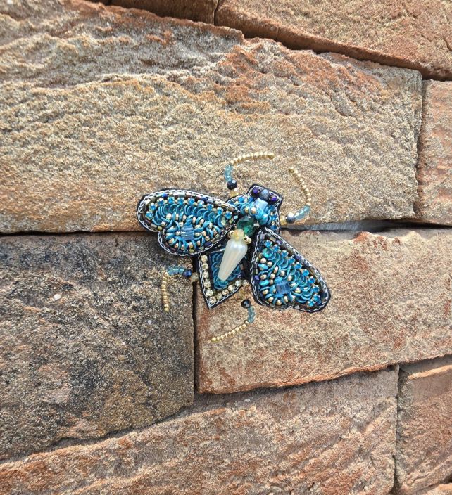 Erfurt koriste ötökkä hakaneulalla, käsityötä Liila kuoriainen siivillä tuotekuva 1