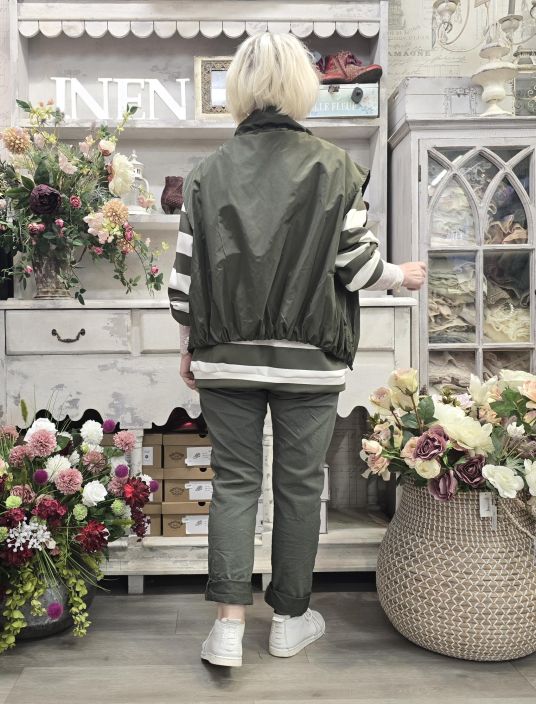 Marta Du Chateau housut 68702 Military vihreä tyylikkäät joustavalla vyötäröllä tuotekuva 4 Marta Du Chateau housut 68702 Military vihreä tyylikkäät joustavalla vyötäröllä tuotekuva 4