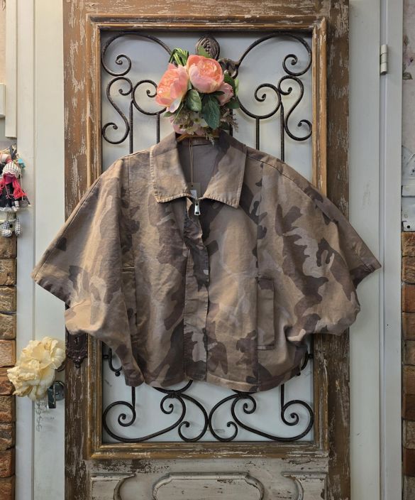 Marta du Chateau jakku/paita Unica Beige/camo tyylikas ja uniikki oversize Oversize farkkukankainen paita/jakku tyylikkaalla Marta du Chateau jakku/paita Unica Beige/camo tyylikas ja uniikki oversize Oversize farkkukankainen paita/jakku tyylikkaalla
