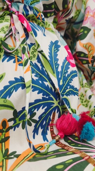 Orientique mekko 30165 Ovahe Maxi näyttävä malli kauniilla kesäkuosilla tuotekuva 4 Orientique mekko 30165 Ovahe Maxi näyttävä malli kauniilla kesäkuosilla tuotekuva 4