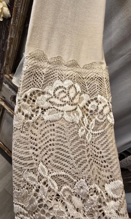 Marta du Château Puuteri/latte paita pitsi hihojensuilla kaunis aluspaita joustavasta viskoosista tuotekuva 2