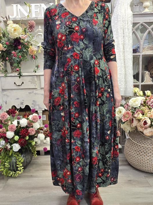 Aino mekko Filippa Clematis kukkakuosi joustava viskoosi tekstuurilla tuotekuva 5 Aino mekko Filippa Clematis kukkakuosi joustava viskoosi tekstuurilla tuotekuva 5