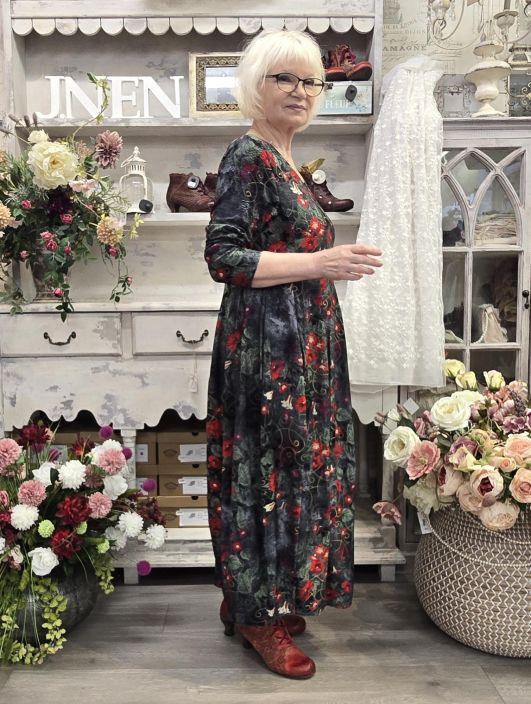 Aino mekko Filippa Clematis kukkakuosi joustava viskoosi tekstuurilla tuotekuva 3 Aino mekko Filippa Clematis kukkakuosi joustava viskoosi tekstuurilla tuotekuva 3