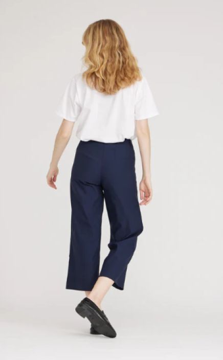 Laurie housut Donna Loose Cropped Navy tummansiniset leveät housut mukavasta uudesta laadusta tuotekuva 1