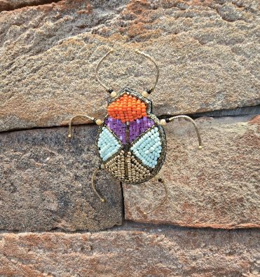 ERFURT Erfurt koriste ötökkä hakaneulalla, käsityötä Kulta/Oranssi kuoriainen