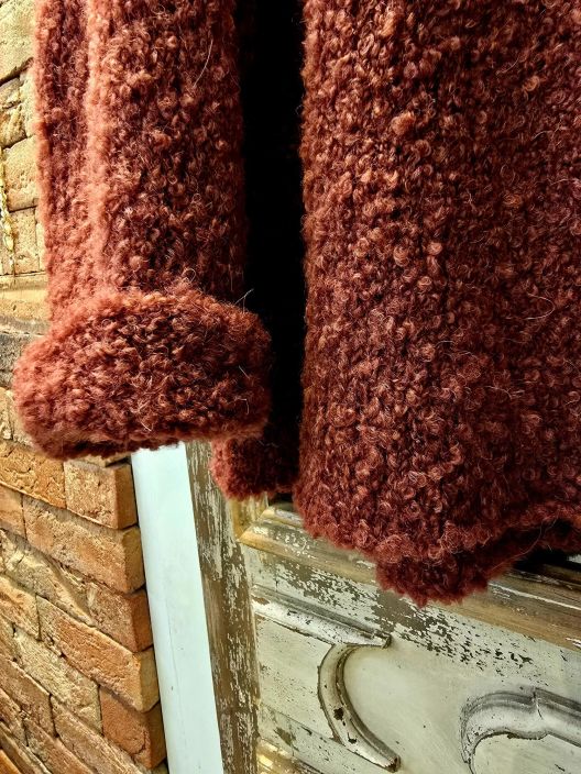 Grizas buklee neulejakku 6668 Terracotta ihana teddykangasmainen kudos KÄSINTEHTY tuotekuva 3