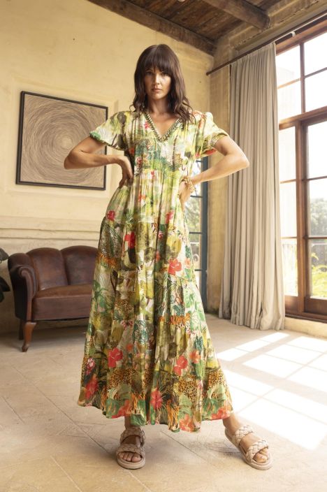 Escape mekko 10049 Cecilia näyttävä kauniisti aaltoileva malli kiiltävillä yksityiskohdilla tuotekuva 1