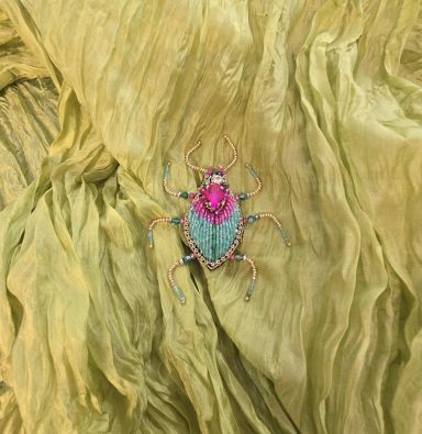 ERFURT Erfurt koriste ötökkä hakaneulalla, käsityötä Vaaleanpunainen/Vihertävä kuoriainen