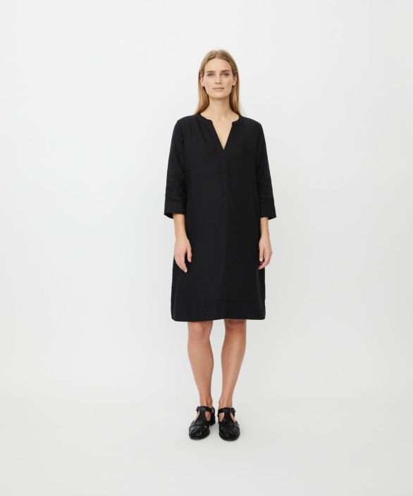 MASAI mekko Nokolo Musta mukava ja tyylikas pellava Joskus yksinkertaisuus on tyylin huipentuma – kuten tassa pellavaisessa MASAI mekko Nokolo Musta mukava ja tyylikas pellava Joskus yksinkertaisuus on tyylin huipentuma – kuten tassa pellavaisessa